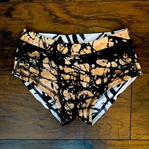 Sm Marble side Ruched short